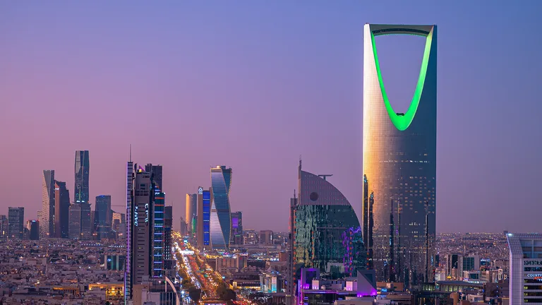 أفق الرياض الحديث مع برج المملكة